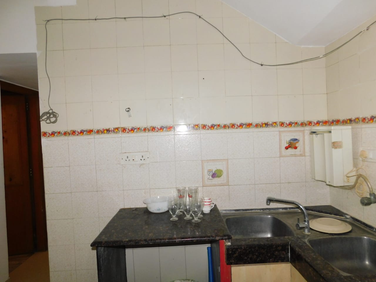 2 BHK Semi Furnished in Starsway Society , Juhu